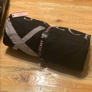 NWT Victoria secret throw